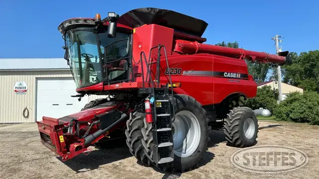 2013 Case IH 8230