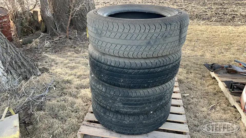 (4) Goodyear 275/60R20 Tires Truck Tire