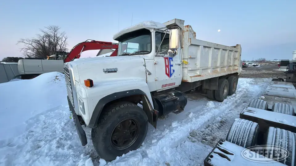 1990 Ford L8000 Dump Truck