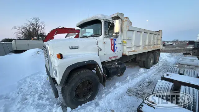1990 Ford L8000