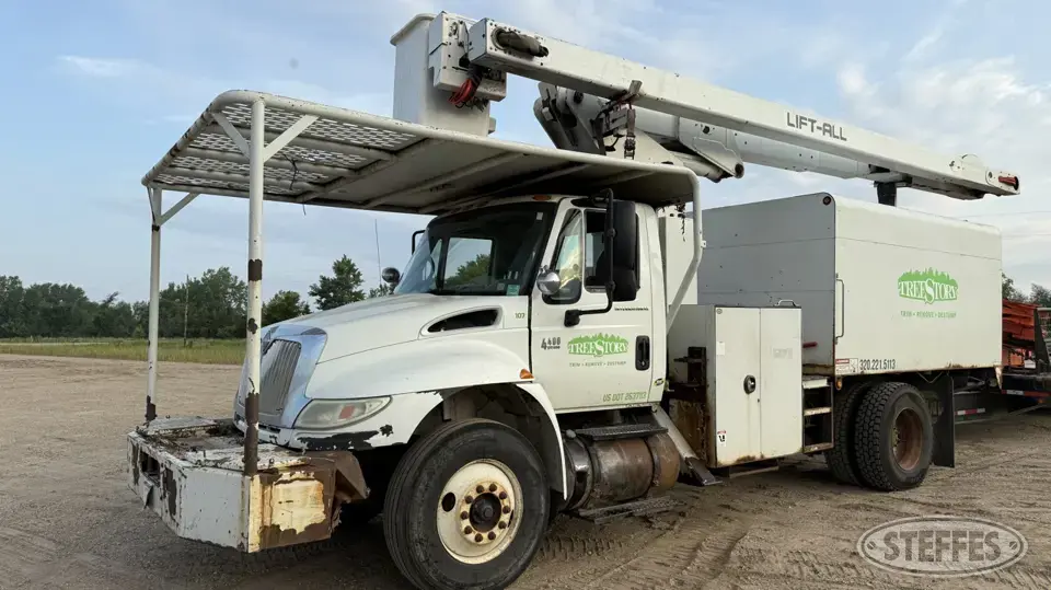 2007 International 4400 Boom Truck