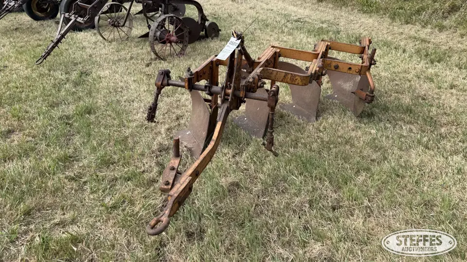 Allis-Chalmers 4-bottom plow