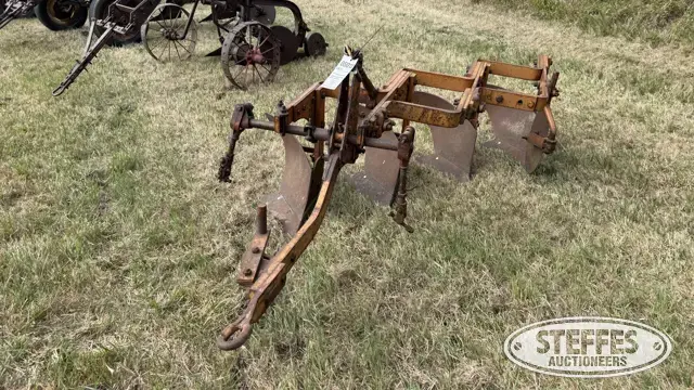 Allis-Chalmers 4-bottom plow