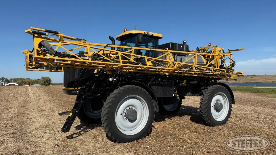 2017 RoGator RG1100B Self-Propelled Sprayer