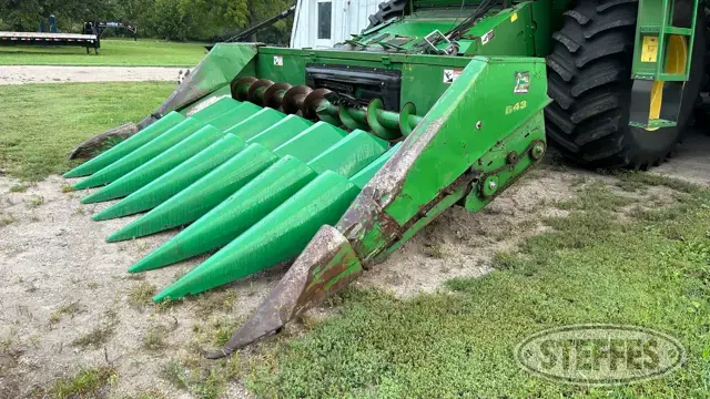John Deere 643