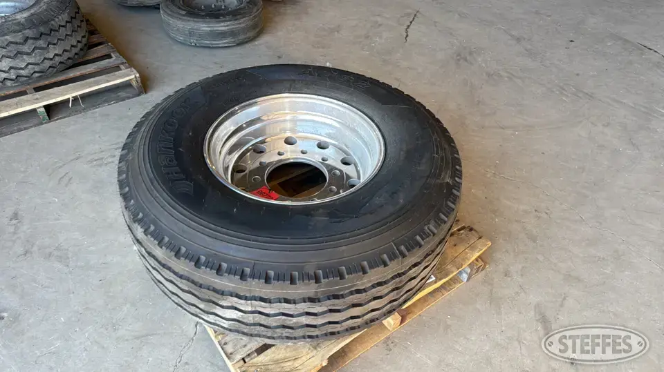 Hankook AH32 425/65R22.5 tire Truck Tire