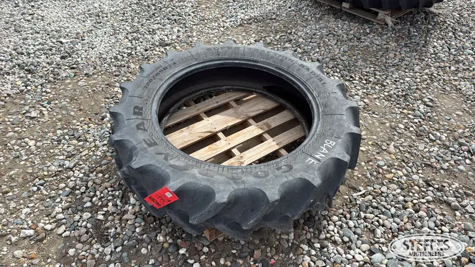 Goodyear 320/85R34 tire Tractor-Implement Tire