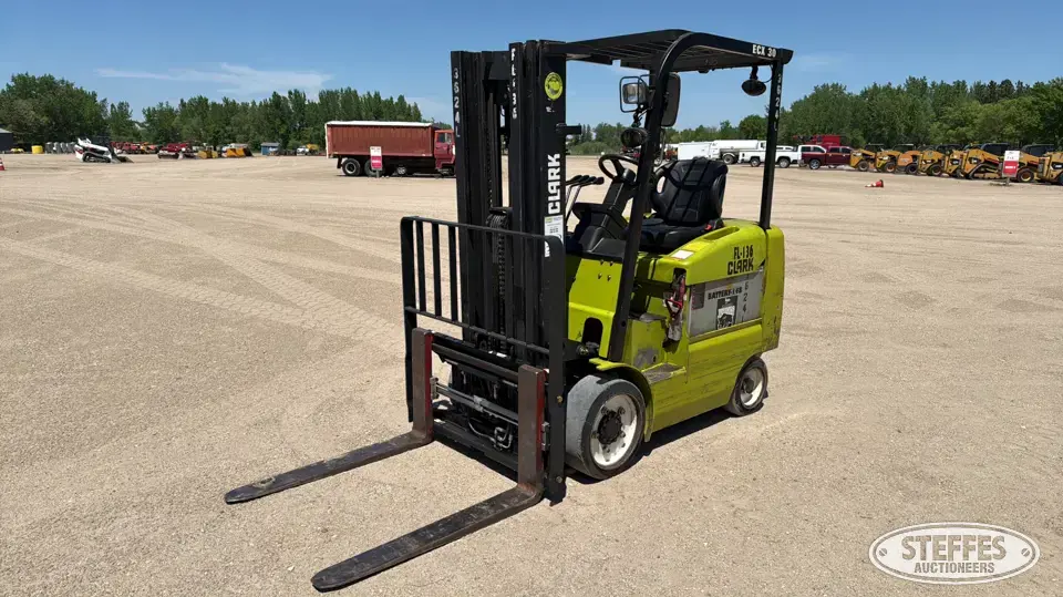 Clark ECX 30 Warehouse Forklift