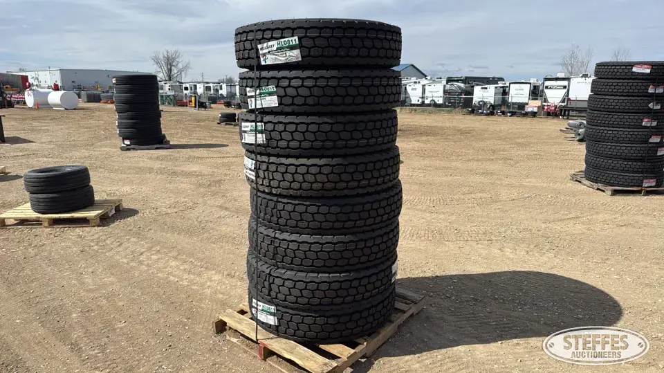 (8) Headway HLD811 11R22.5 tires Truck Tire