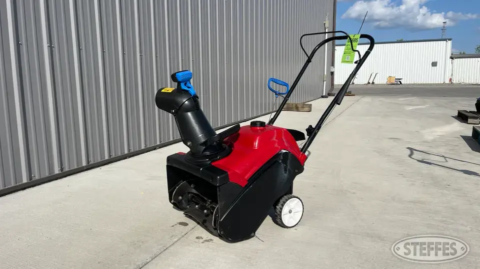 Toro Power Clear 38473 Self-Propelled Snowblower