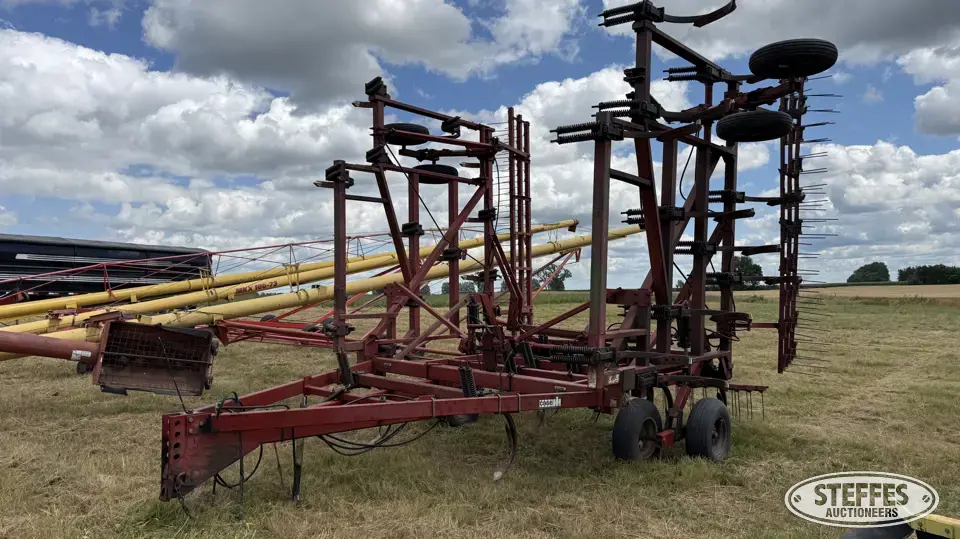 Case IH 5600 Chisel Plow