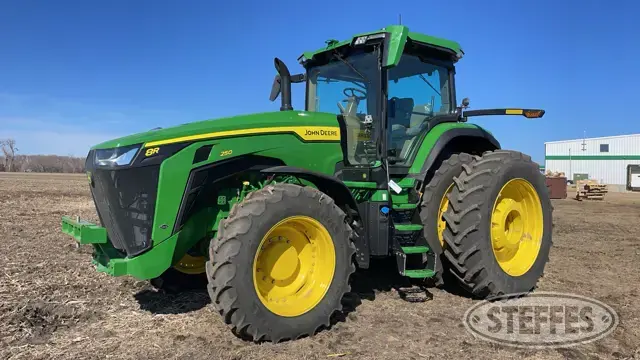 2022 John Deere 8R 250