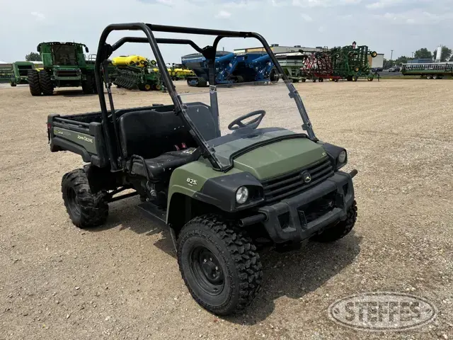 2012 John Deere 825i