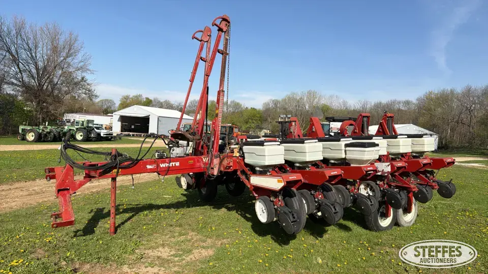 1995 White 6180 12 or More Row Planter