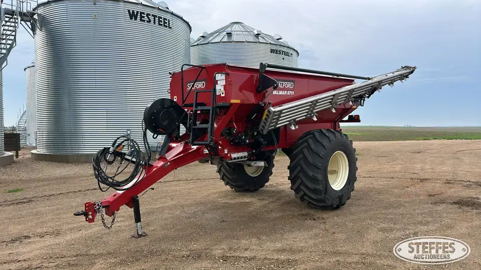 2022 Salford Valmar 8711 Pull-Type Dry Spreader