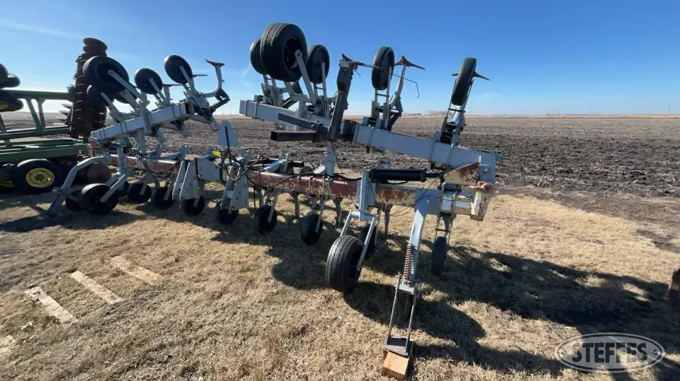 Hiniker 1000 Row Crop Cultivator