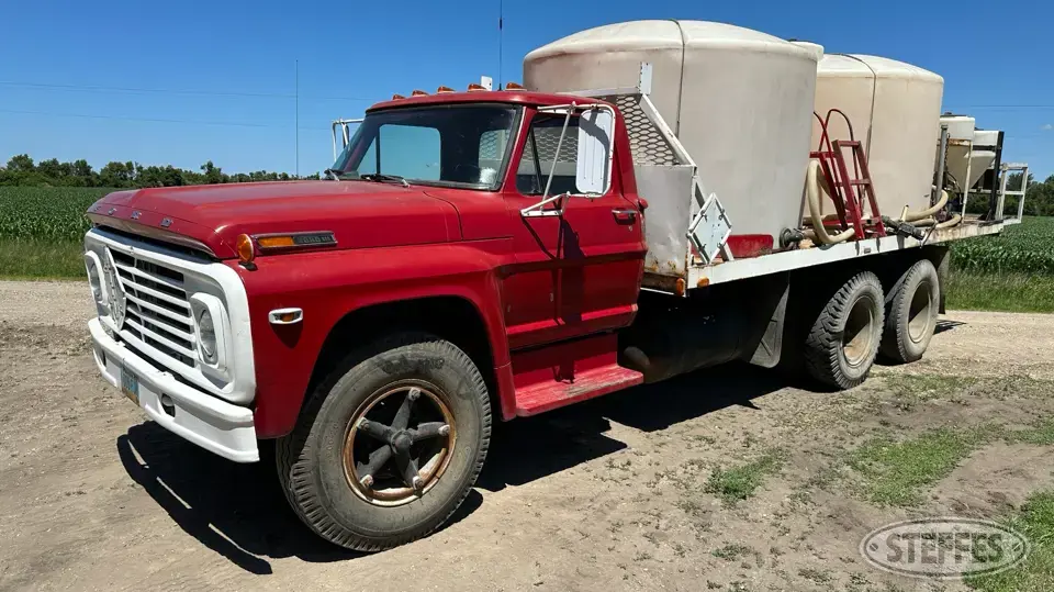 1971 Ford 600 Flatbed Truck