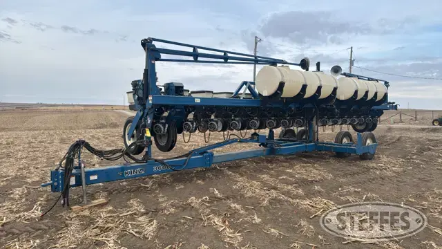 2001 Kinze 3600