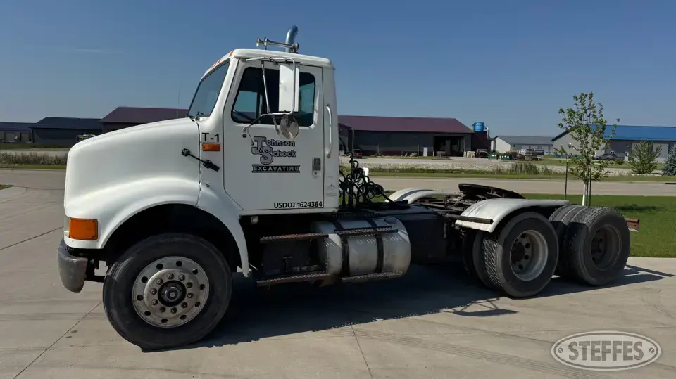 1992 International 8100 Conventional Truck without Sleeper