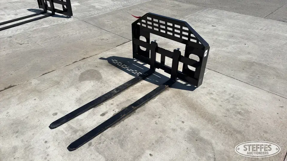 2026 GIYI DHC Skid Steer Fork