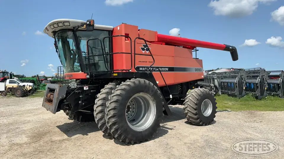 2005 Massey Ferguson 9690 Combine