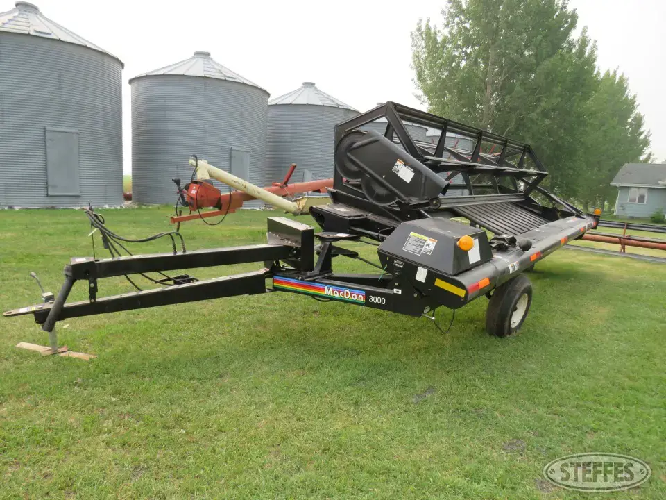 MacDon 3000 Pull-Type Swather