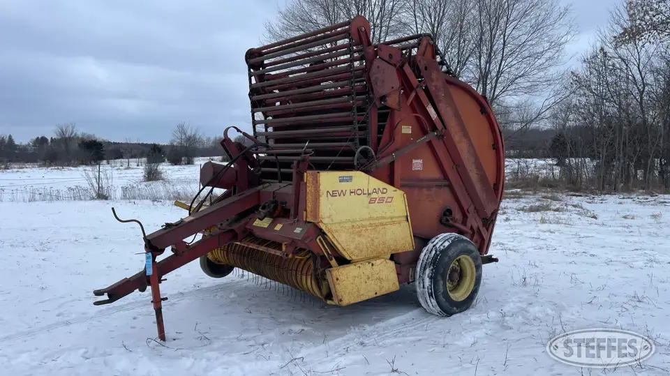 New Holland 850 Round Baler