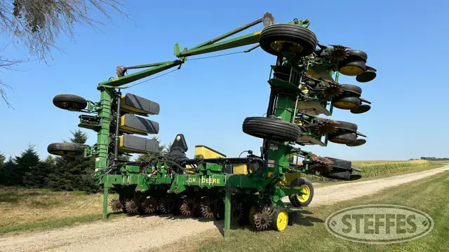 John Deere 7300