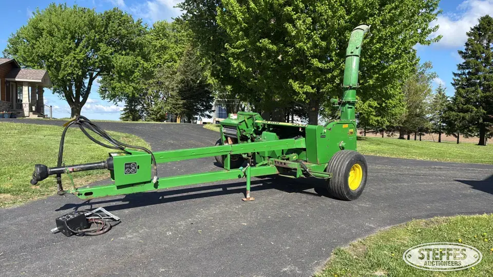 1992 John Deere 3950 Pull-Type Harvester