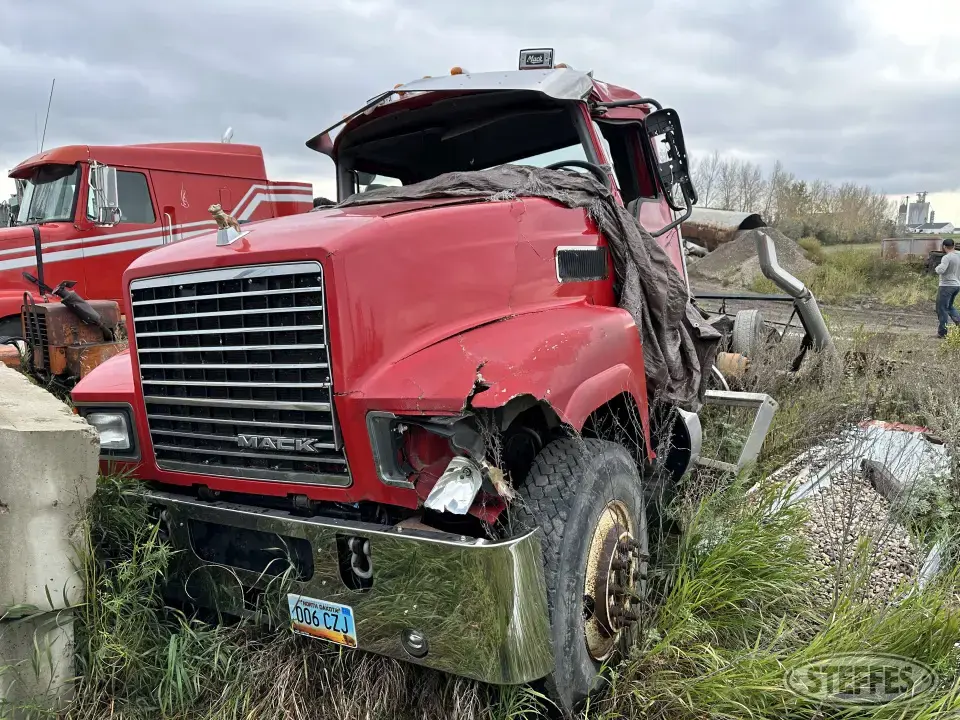 2013 Mack CH613 Conventional Truck without Sleeper