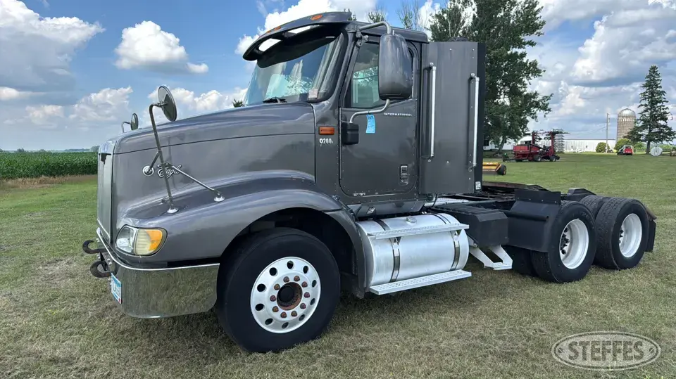 2005 International 9200i Conventional Truck without Sleeper