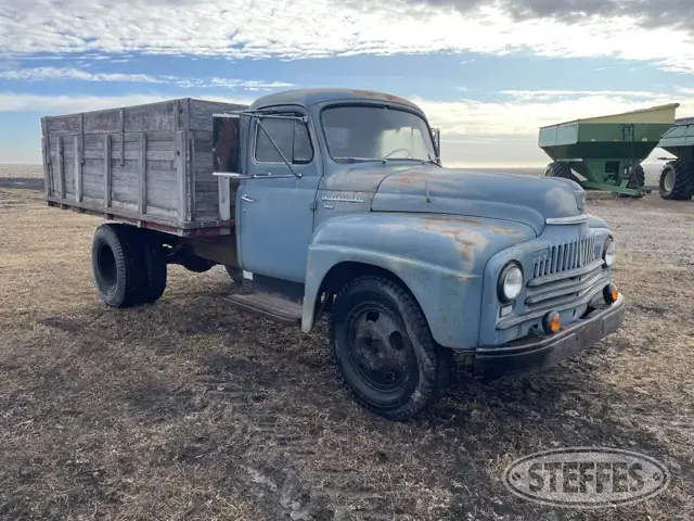 1952 International L100