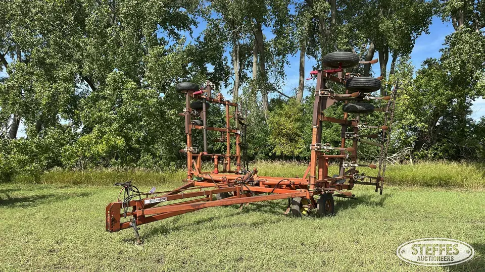 Wil-Rich chisel plow