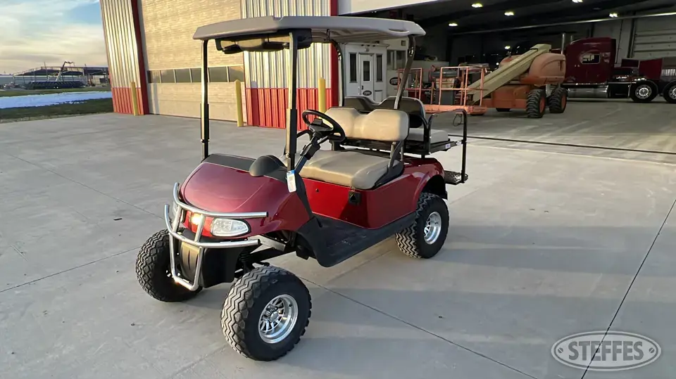 E-Z-GO Golf Cart