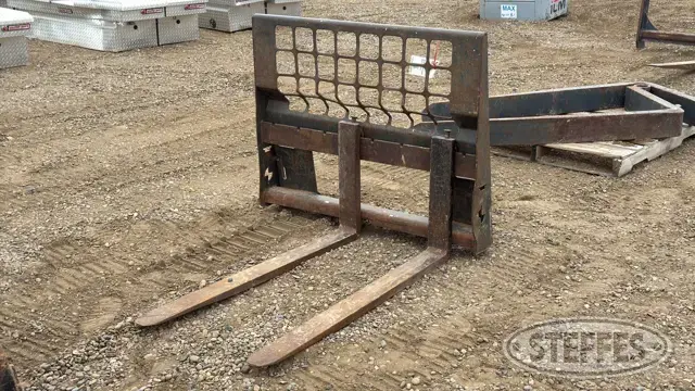 Bobcat skid steer pallet forks