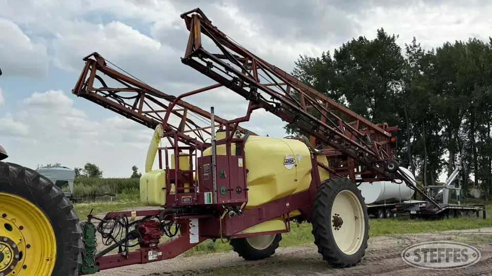 2003 Hardi Commander Plus 1200 Pull-Type Sprayer