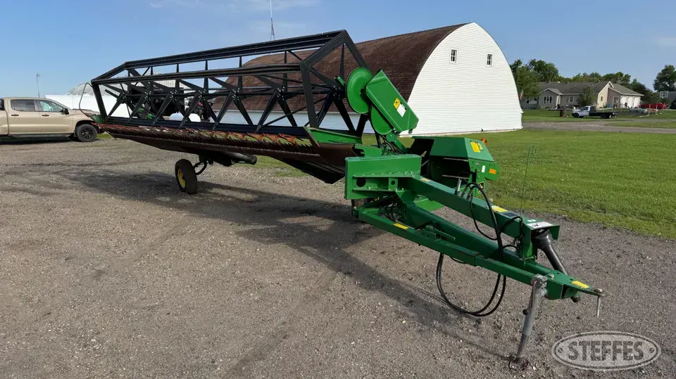 John Deere 590 Pull-Type Swather
