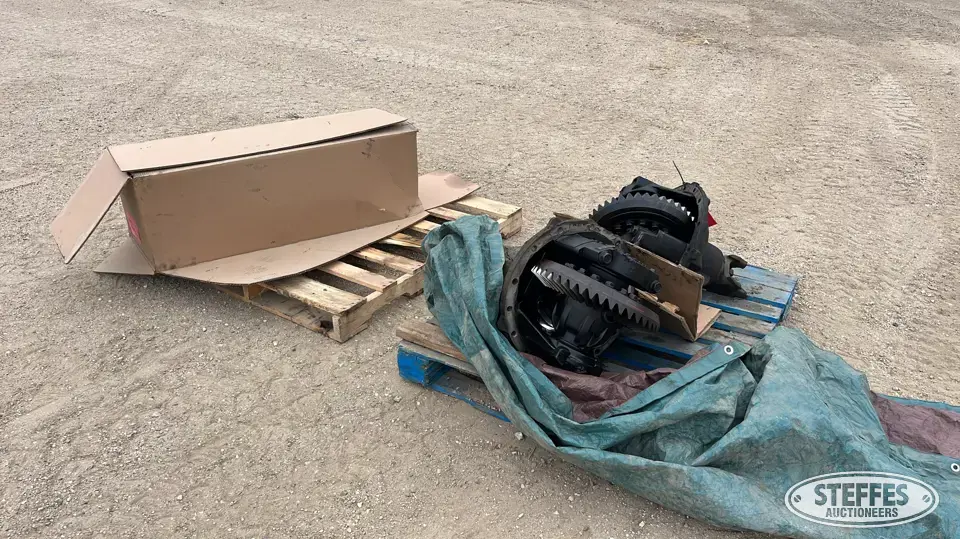 (3) Dana Spicer rear differentials Truck-Trailer Part