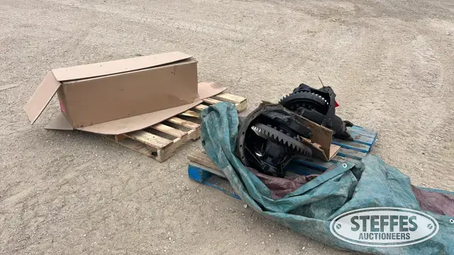 (3) Dana Spicer rear differential
