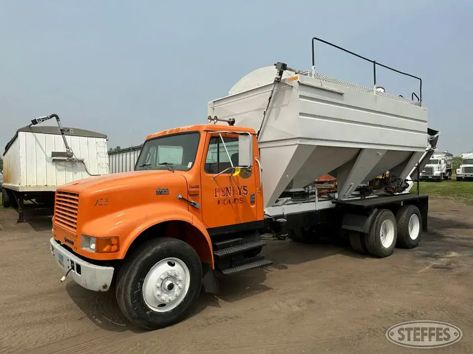 1997 International 4900 Tender Truck