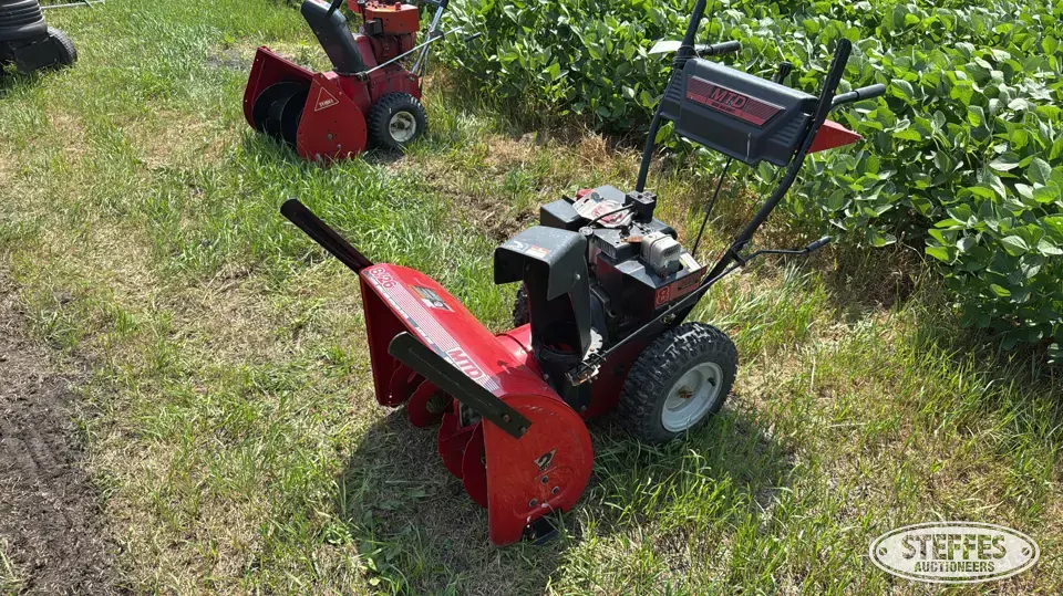 MTD 8/26 Self-Propelled Snowblower