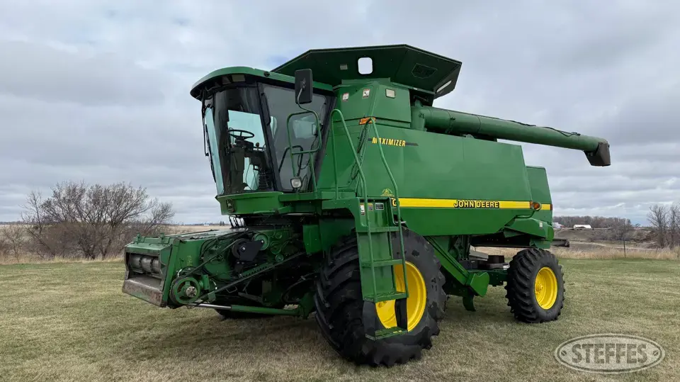 1998 John Deere 9610 Combine