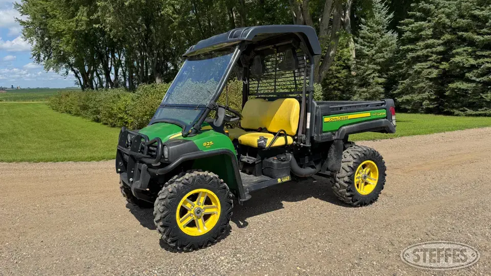 2012 John Deere Gator 825i UTV