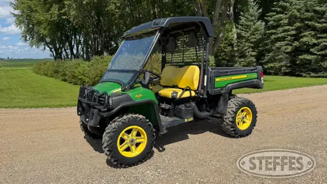2012 John Deere Gator 825i