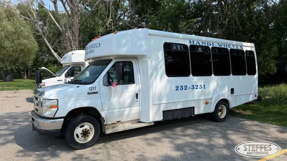 2012 Ford E-450 Bus