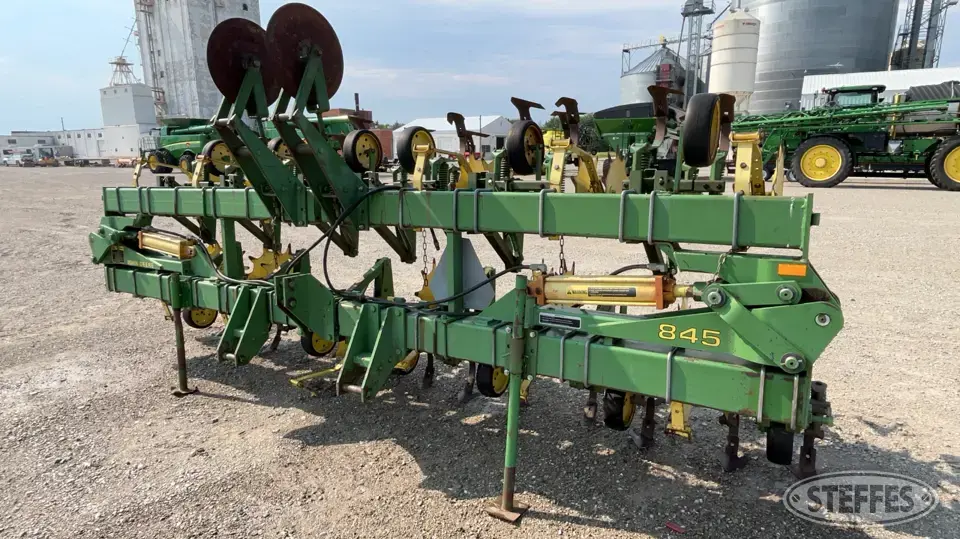 John Deere 845 Row Crop Cultivator