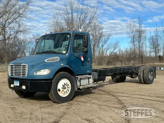 2005 Freightliner M2