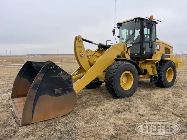 2022 CAT 938M