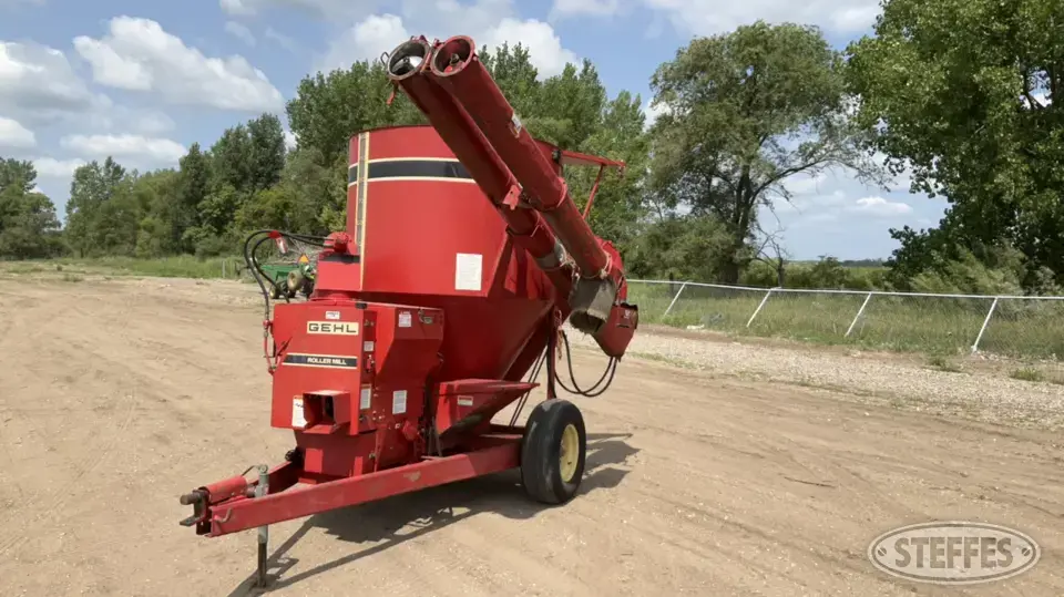 Gehl 125 Mix-All Forage Processing