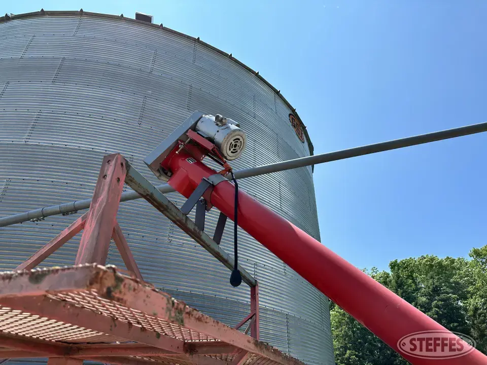 Westfield 975 Transfer-Jump Augers and Conveyor